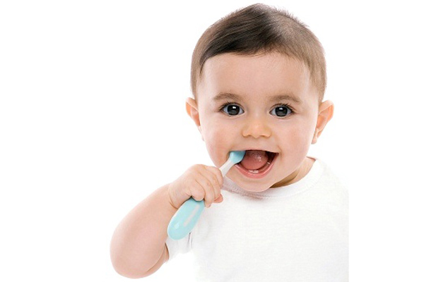 Những điều các bà mẹ nên nhớ khi vệ sinh răng miệng cho bé