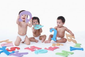 Những cột mốc phát triển quan trọng của trẻ từ 3-4 tuổi bố mẹ lên biết
